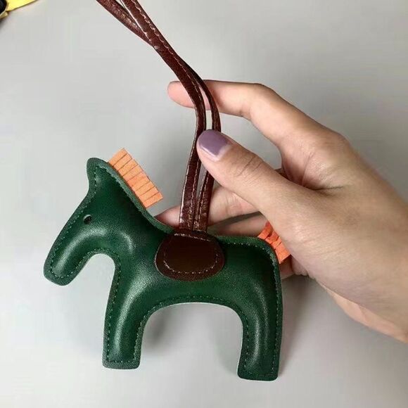 2025 Puffy Large Horse Purse and Backpack Accessory or Keychain - Picture 3 of 8